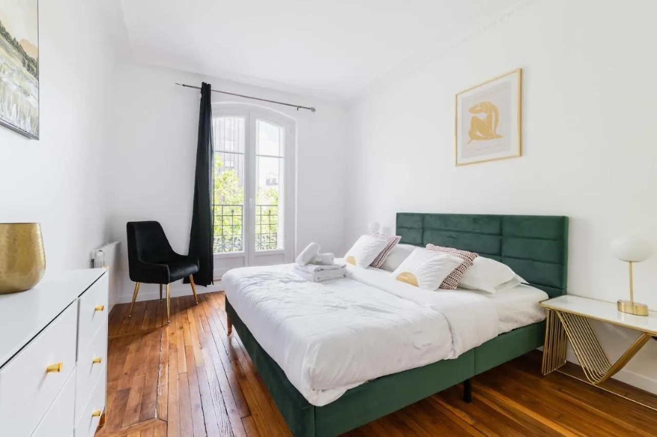 Appartement Service 2 Pieces Au Coeur Du 19E - 4P Paris 0*,  France