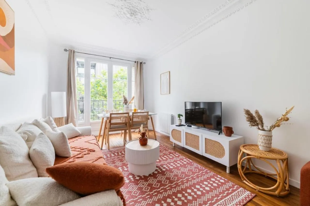 Appartement Service 2 Pieces Au Coeur Du 19E - 4P Paris 0*,