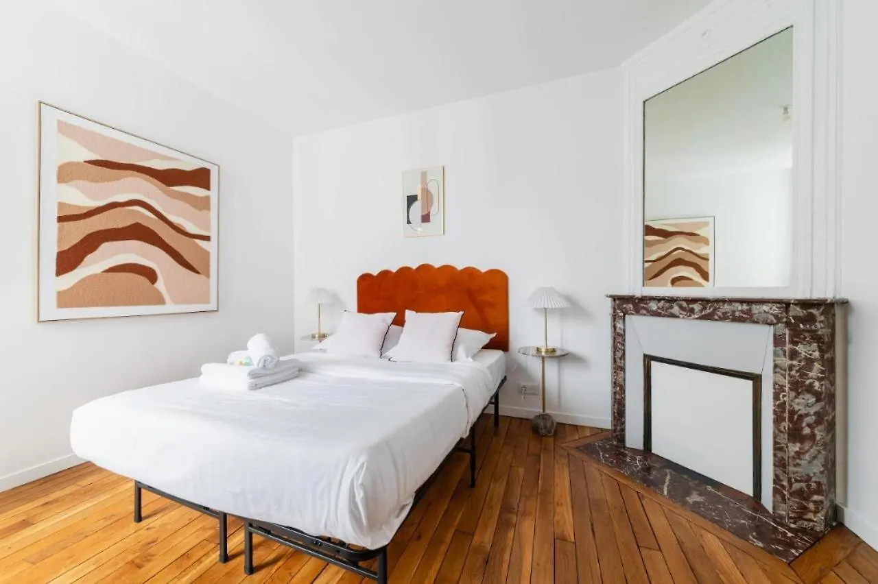 Apartment Appartement Service 2 Pieces Au Coeur Du 19E - 4P Paris