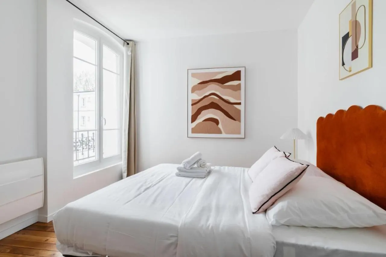 Appartement Service 2 Pieces Au Coeur Du 19E - 4P Paris